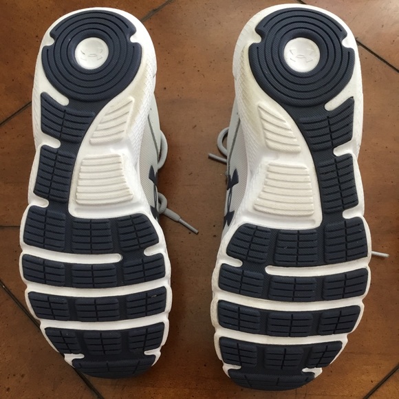 UNDER ARMOUR CHARGED ASSET RUNNING SHOE - Picture 3 of 3